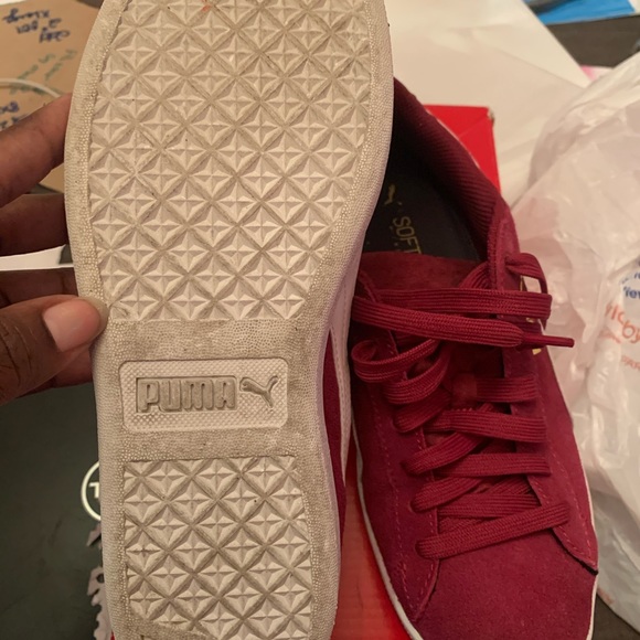 Puma gym shoes, burgundy in color - Picture 2 of 4